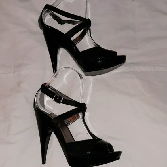 Kelly & Katie‎ Patent Leather Small Platform Heels - Picture 2 of 7